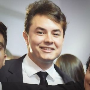 Meet your Posher, Carlos